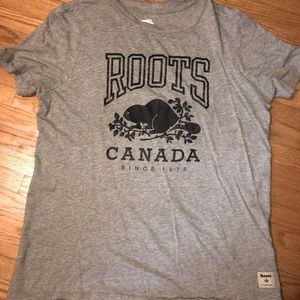 ☀️4/$20☀️Roots tshirt. Sz Medium. Grey with Navy.